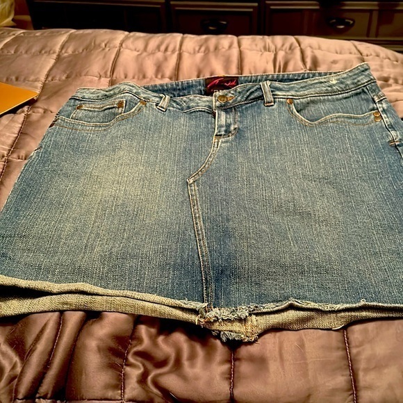 Torrid Jean Skirt - Cotton and Spandex Stretch - Size 14 (See Measurements) EUC - Picture 1 of 4